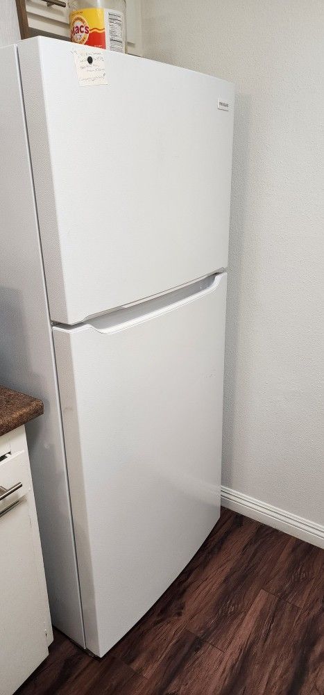 Refrigerator Frigidaire 18.3-cu ft