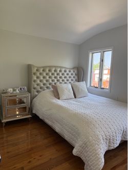 Michael Amini Hollywood Loft Queen bed