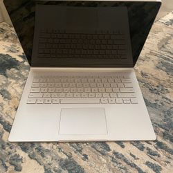 Microsoft Surface Laptop Touch Screen with 128 GB SSD, 8 GB Ram