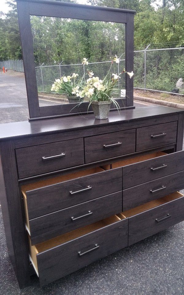 ASHLEY FURNITURE LONG DRESSER WITH BIG DRAWER BIG MIRROR GREAT CONDITION