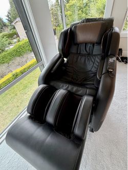 Brookstone Zero Gravity Full Body Massage Chair – Heat, Air Massage & Foot Massager