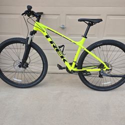 TREK MARLIN 5 MOUNTAIN BIKE, 29ER (LARGE FRAME)
