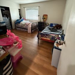 2 Twin Beds With Mattress