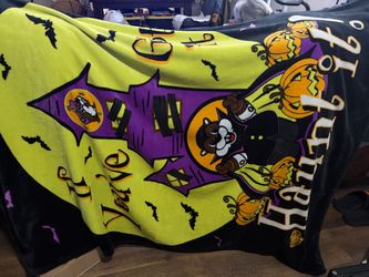 Buc-ee’s Halloween blanket