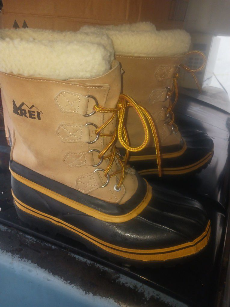 REI Size 10 Winter Duck Boots