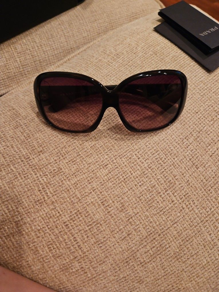 Used Dark Brown Prafa Glasses