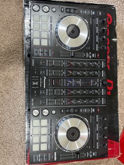 PioneerDDJ-sx digital DJ controller. Serato