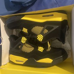 Jordan 4 Yellow Thunder Size 11