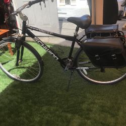 Beautiful Schwinn shocks on seat shocks in the front all gears work all brakes work Brynn are straighter than a narrow ready for work traveling ng mou