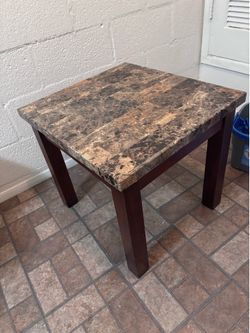 Marble table (small)￼