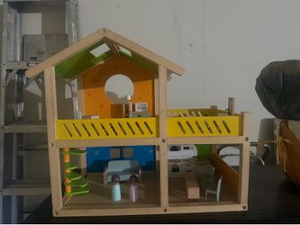 Kids doll house
