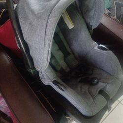 VENDO DOS PORTA BEBES 25 CADA UNO 