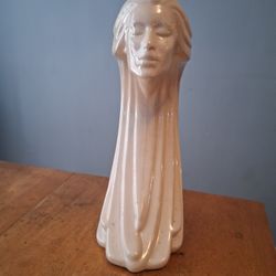Ladies Head Sculpture