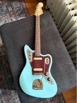 Squier CV ‘70s Jaguar - Fender pickups