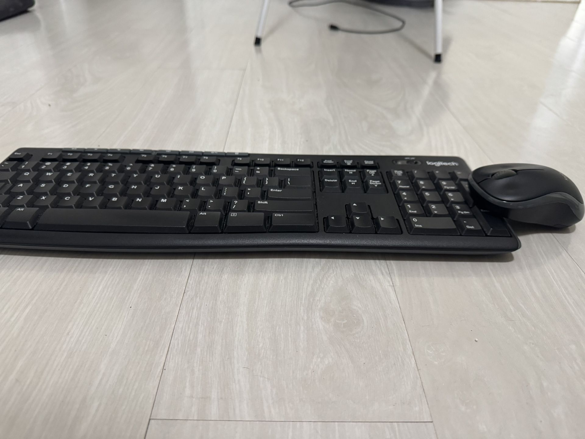 Logitech MK270 Wireless Keyboard & Mouse Combo - dongle and batteries included!