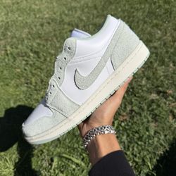 Jordan 1 Low SE “Seafoam” Size 11 Men