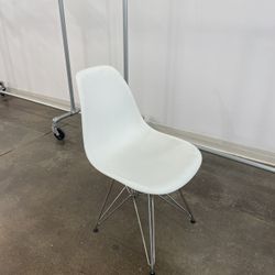 Eames Plastic Molded Chair - Wire Base 