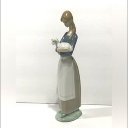 Lladro Figurine Girl With Lamb Handmade in Spain Signed 10.5”. 