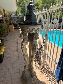 Lion head Pedestal
