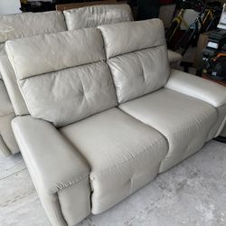 Reclining Sofas – Comfortable, Fully Functional