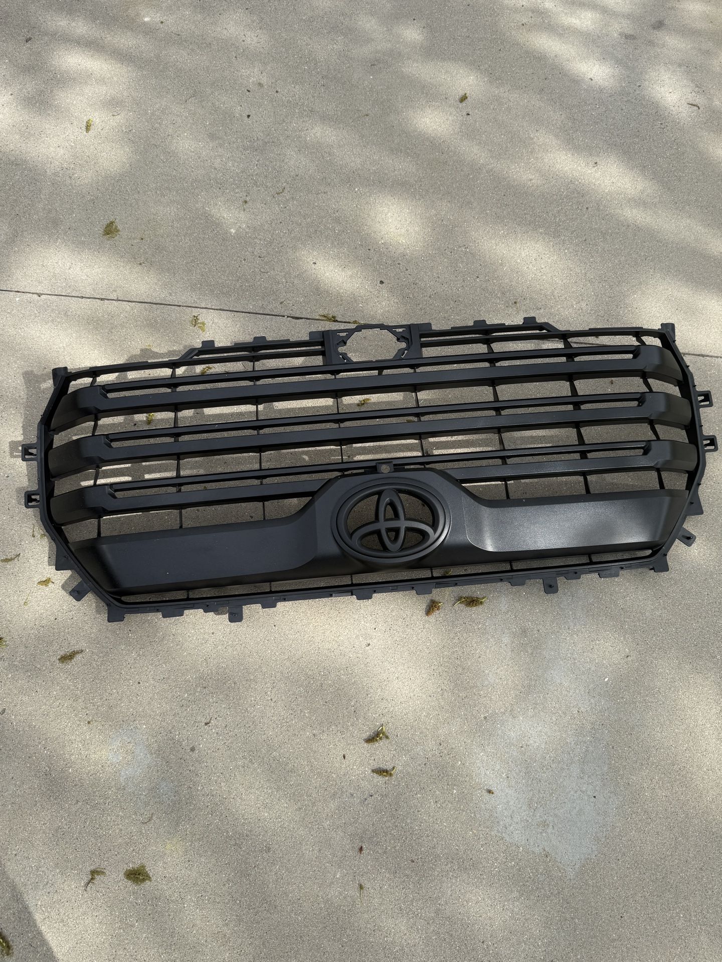 24’ Toyota Tundra Grille