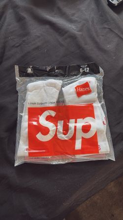Supreme socks !! Fa 20 bucks !!