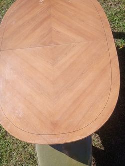 nice used kitchen table & 2 chairs