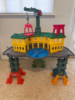 Thomas And Friends FGR22 Super Station Toy Train Set