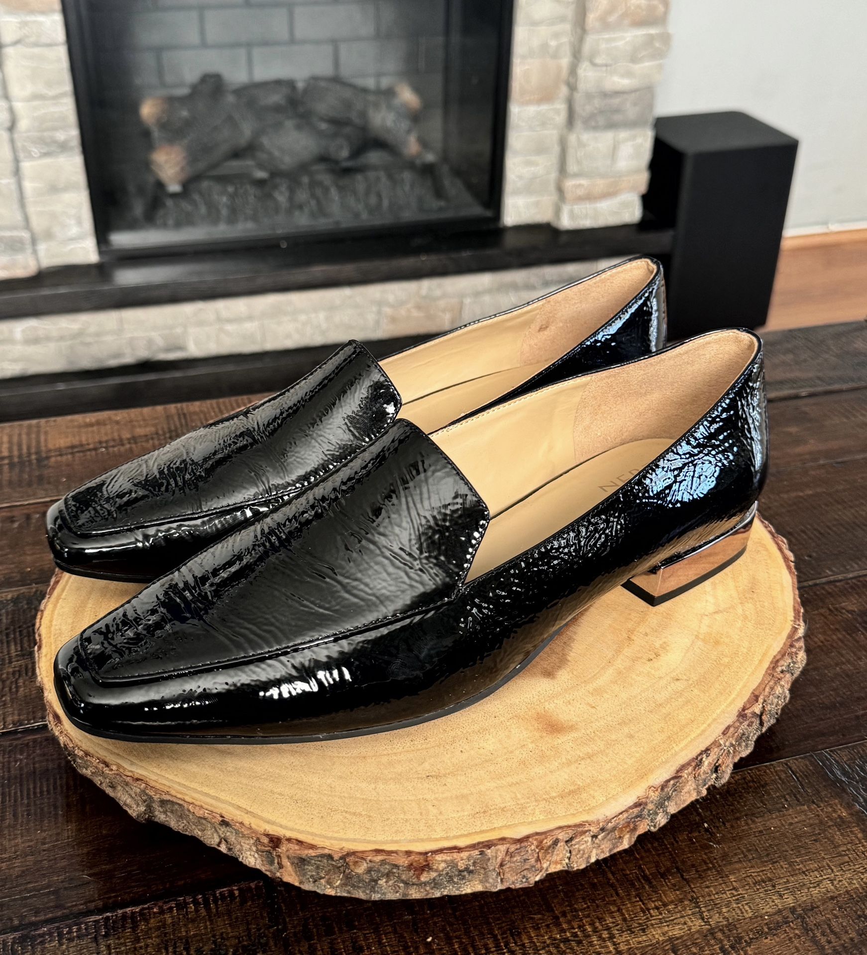 New! Naturalizer patent leather gold heel loafers. Size 9.5. Brand new with box. Color black & gold.
