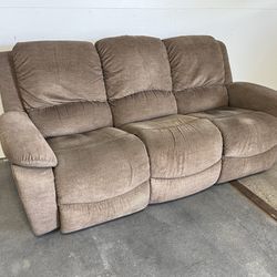 La-Z-Boy Double Recliner Sofa Couch - Electric Recliners - Comfy - Cleaned - Delivery Available 