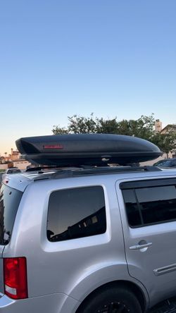 Yakima cargo box root top
