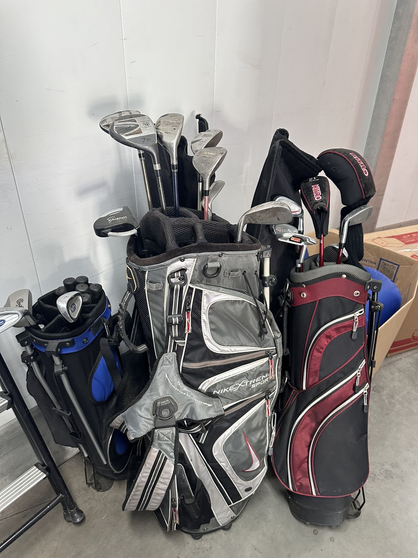 Golf Bags And Clubs 