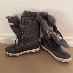 Womens Snow Boots Size 7