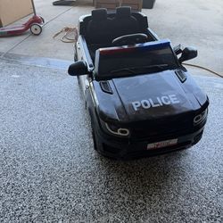 Small child rechargable police car / remote and pedal operated