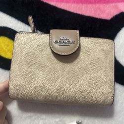 Coach wallet (make offers)