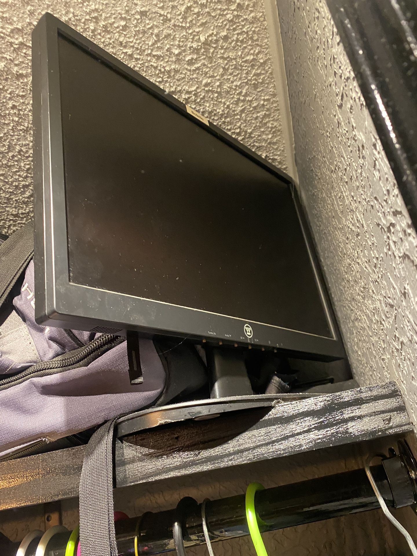 2 Monitors With Double Mount Attachment 