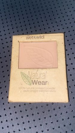 Pressed powder makeup