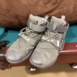 Nike Lebron Solider 9 Shoe - Size 12.5