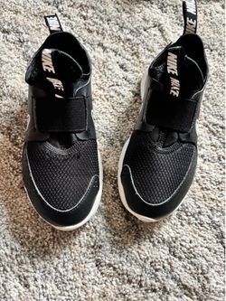 Boys Nike flex runner 3.     Size 11C