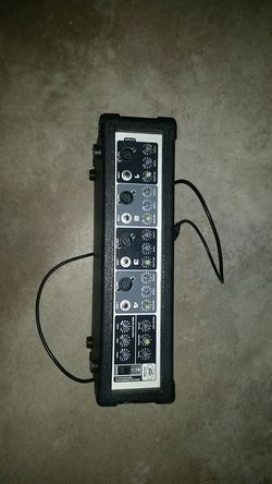 Peavey mixer 4 channel and 2 speakers
