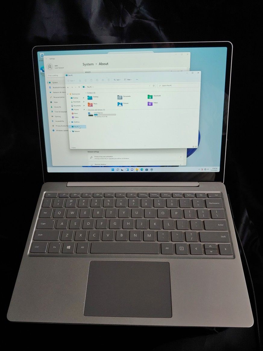 Microsoft Surface Go 1943, i5 1035-G1 CPU, 4gb RAM, 256 NVME SSD, windows 11, 13" touchscreen