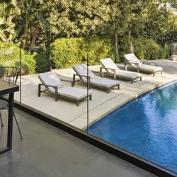 4 outdoor pool loungers