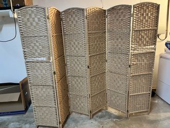 Wall divider / privacy screen