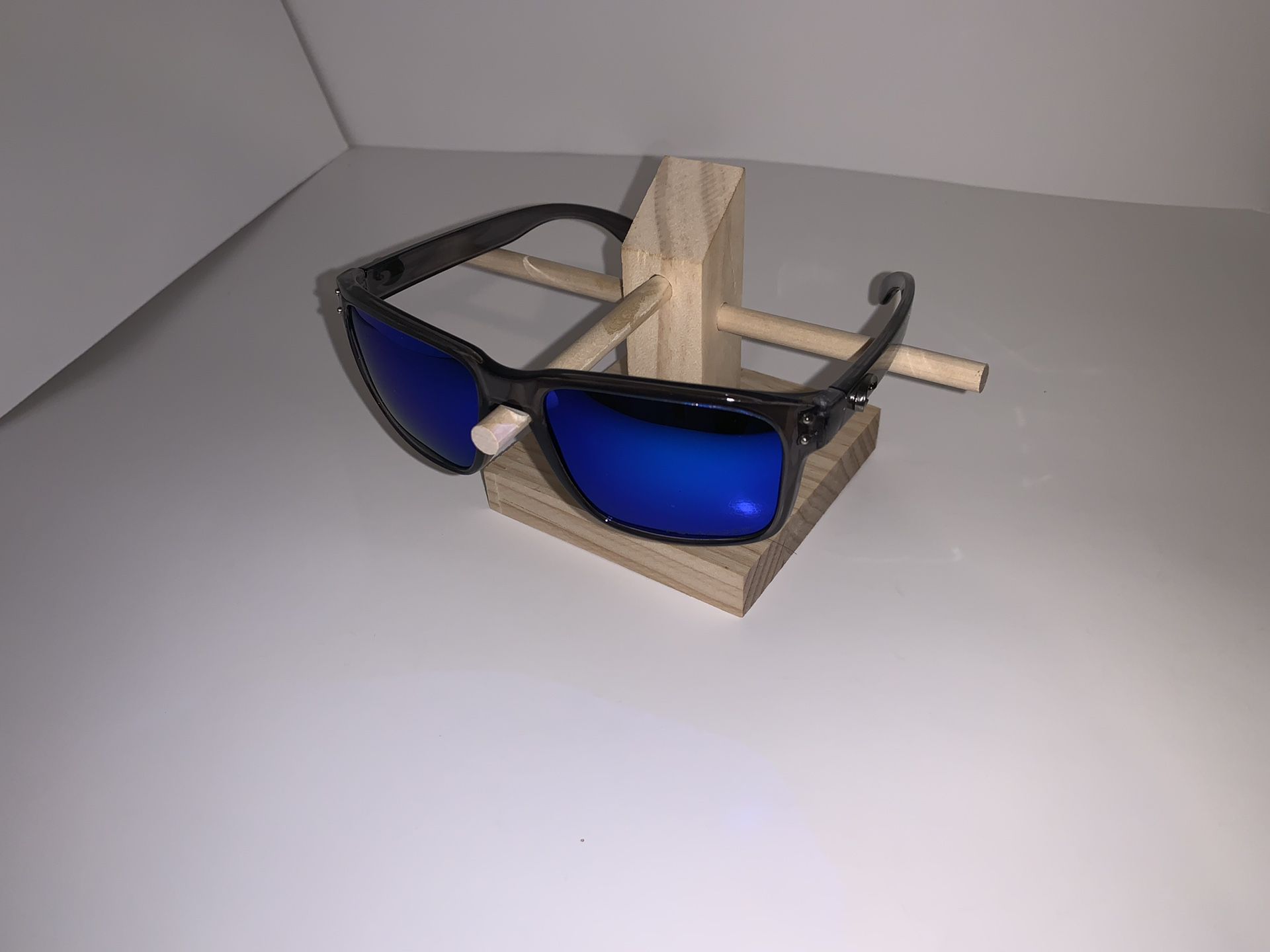 Polarized lens sunglasses
