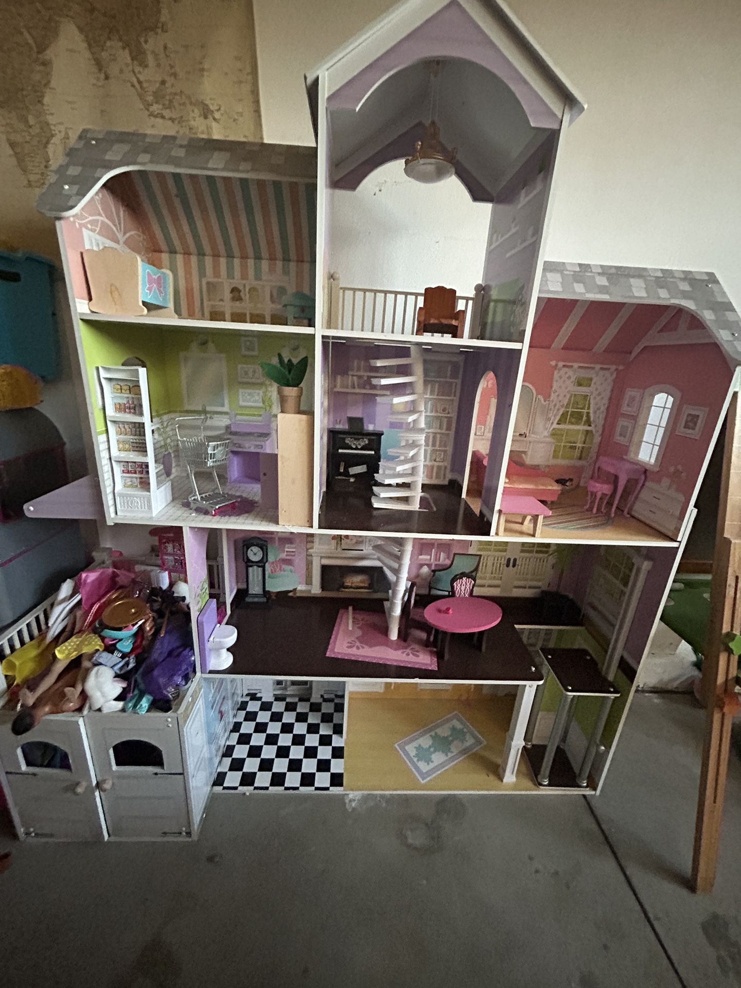 Kidkraft Grand mansion With Barbies Cars Camper And Accessories 