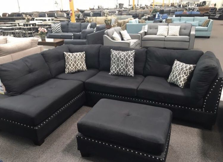 Black sectional sofa ottoman included// reversible chaise