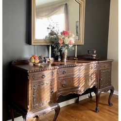 Gorgeous Sideboard 