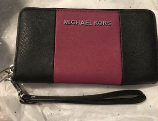 Michael Kors MINT wristlet