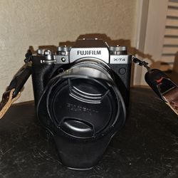 Fujifilm X-T4 with XF18-55mm F 2.8-4 R LM OIS