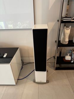 Pair of Paradigm Prestige 85F floor standing speakers in white with black mesh. Excellent condition